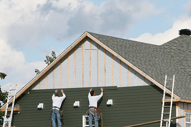 Professional Siding Replacement technician working in Mechanicsburg, OH